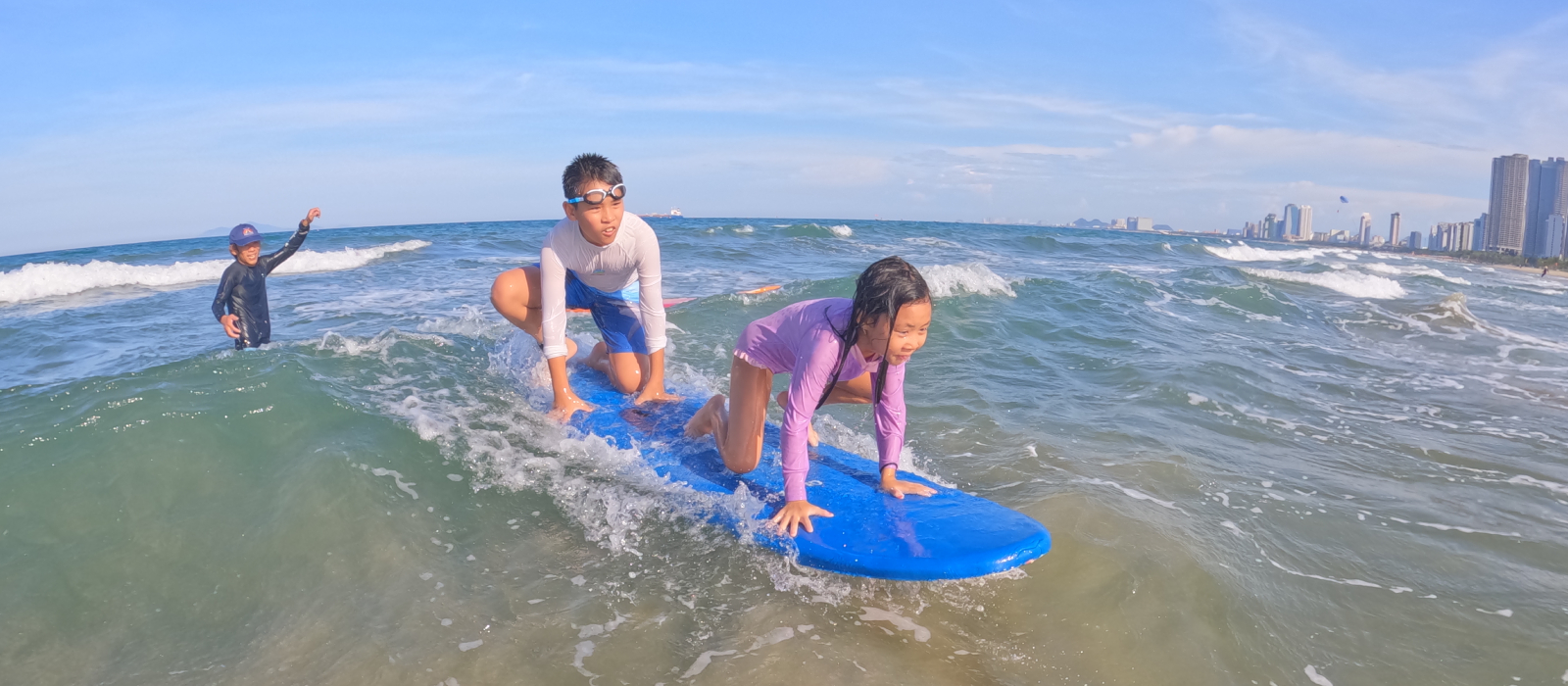 FAmily Surf Lessons with Da Nang Outdoor Adventures